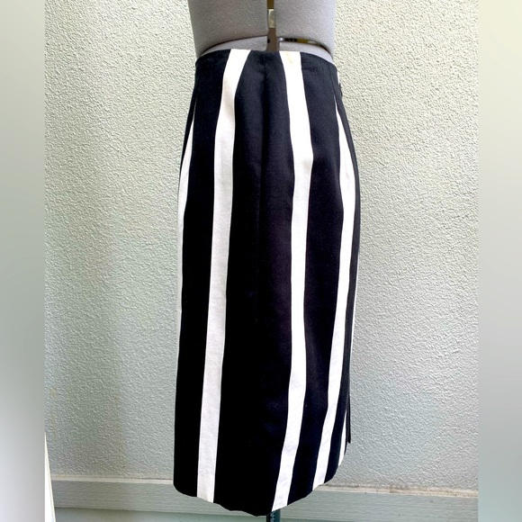 Jones Wear Women’s Black and White Striped Pencil Skirt size small - Picture 2 of 4